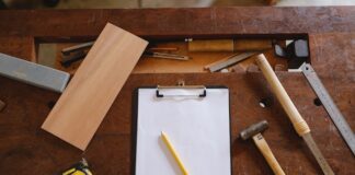 Jakie narzędzia i materiały potrzebne są do prac związanych z montażem płyt gipsowo-kartonowych