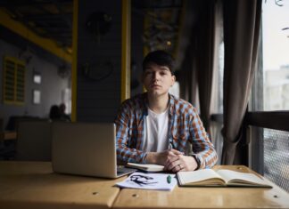 Studia techniczne online – jak zdobyć tytuł inżyniera? Studia techniczne online