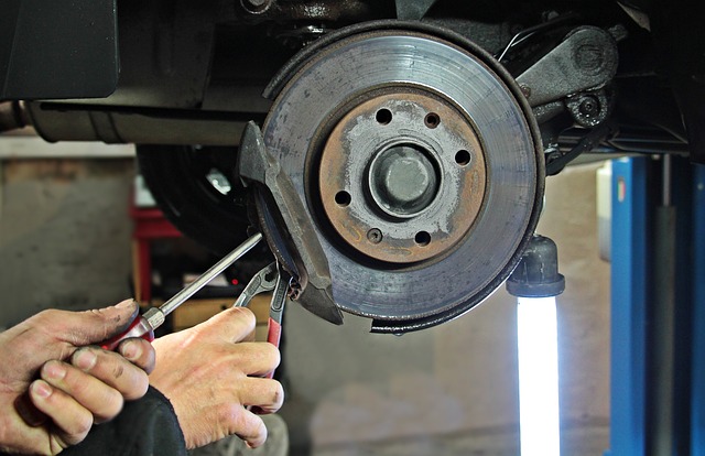 Czym się różni hamulec tarczowe od hydraulicznego? Czym się różni hamulec tarczowe od hydraulicznego?